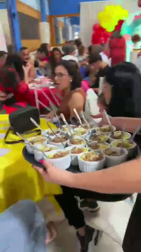 Mesa posta — Golden Festas